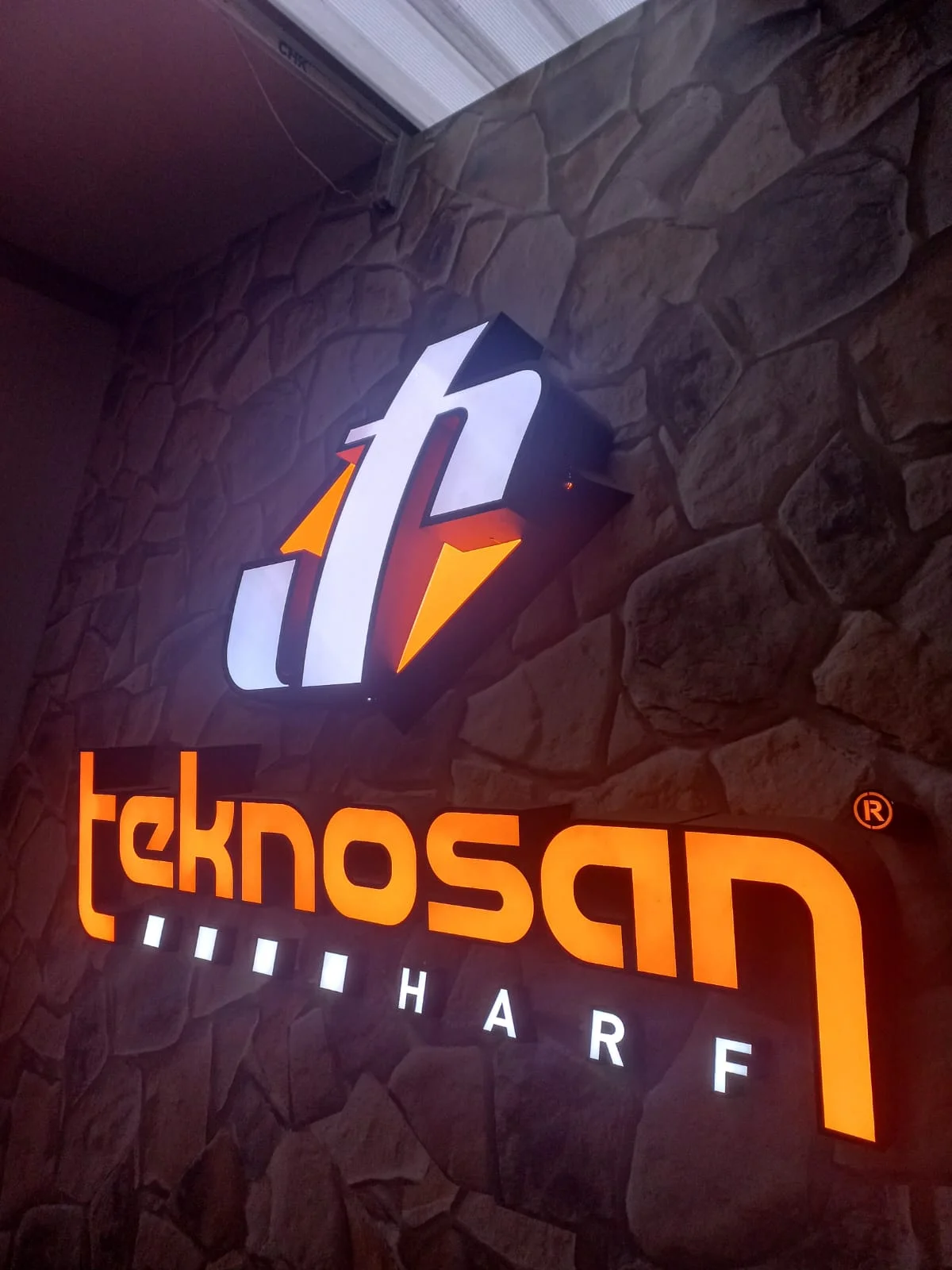 teknosan-alüminyum-aluminum-kutu-harf-kutuharf-teknosan-teknosan-reklam-kutu-harf-tabela